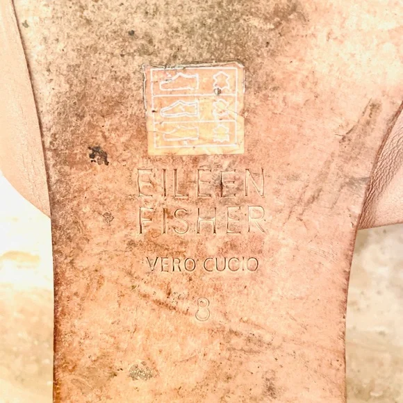 Eileen Fisher Edge Slide Sandal in Barley; Size 8; Includes Box and Dust Bag - Picture 14 of 15